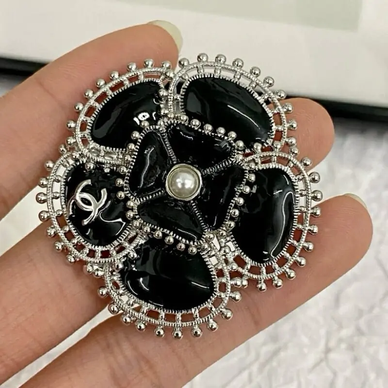 chanel brooches pour femme s_1234b032